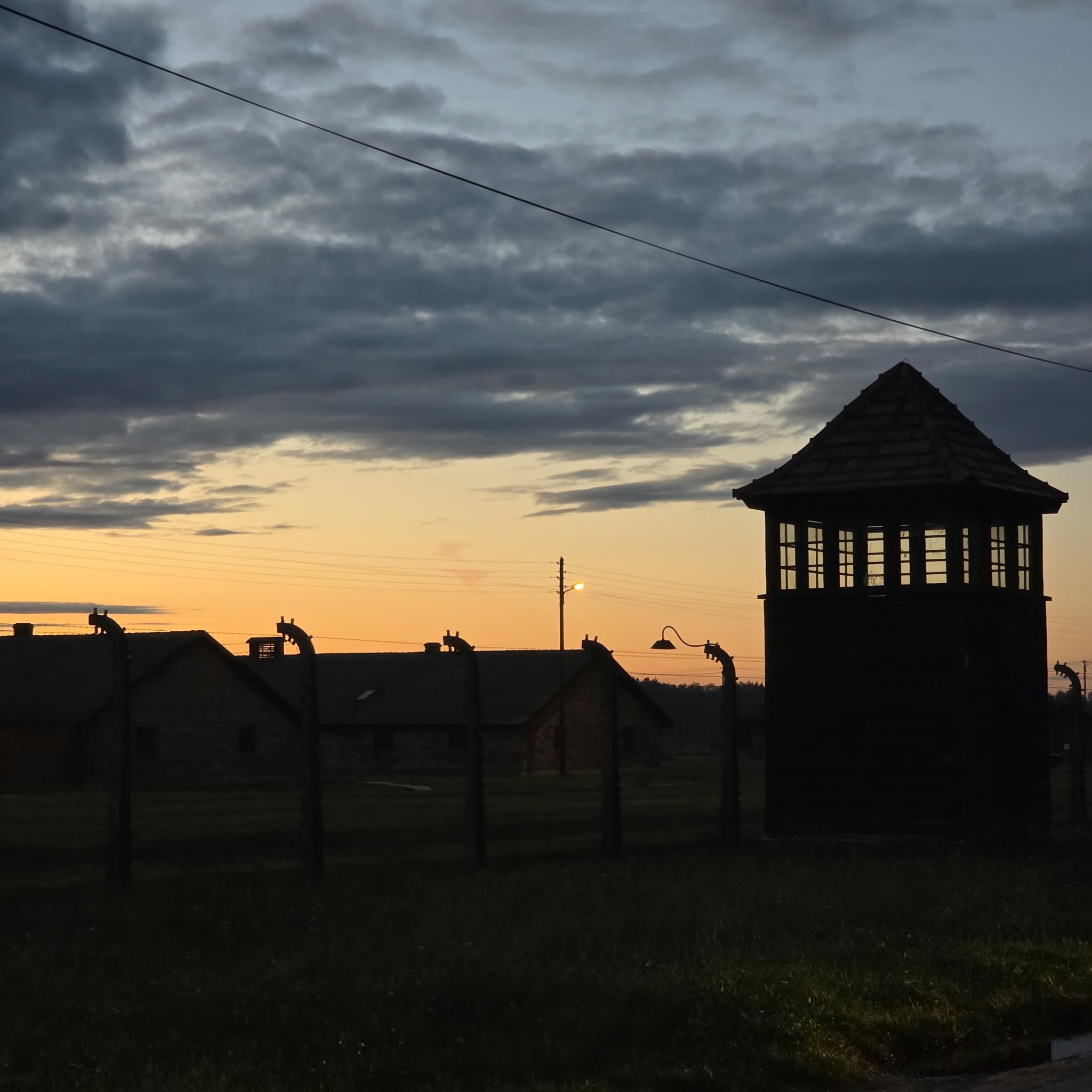 Między nadzieją a pamięcią